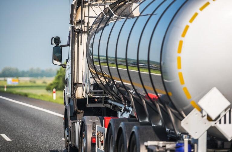 Tank-trailer-on-a-highway