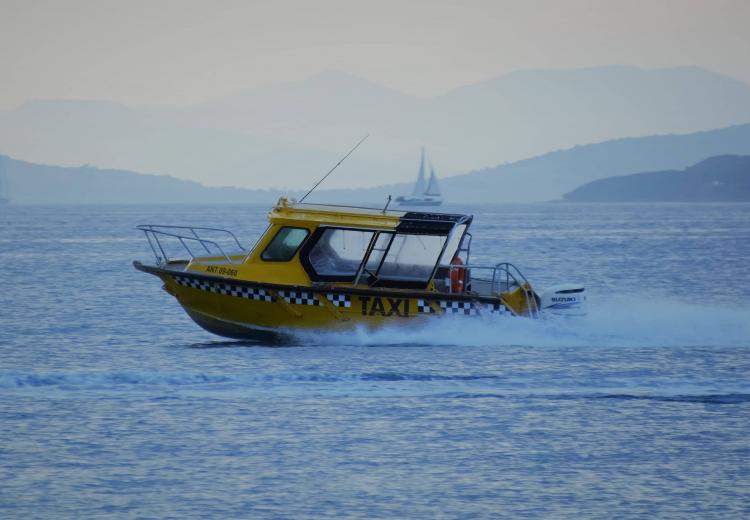 Water taxi